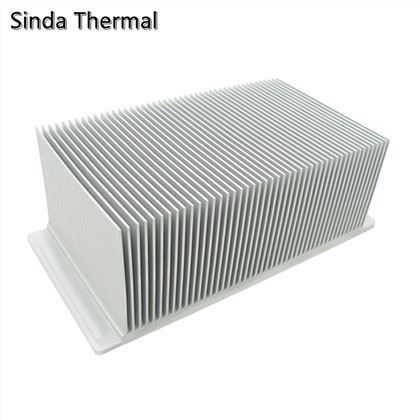 Aluminiowy radiator z płetwami skośnymi